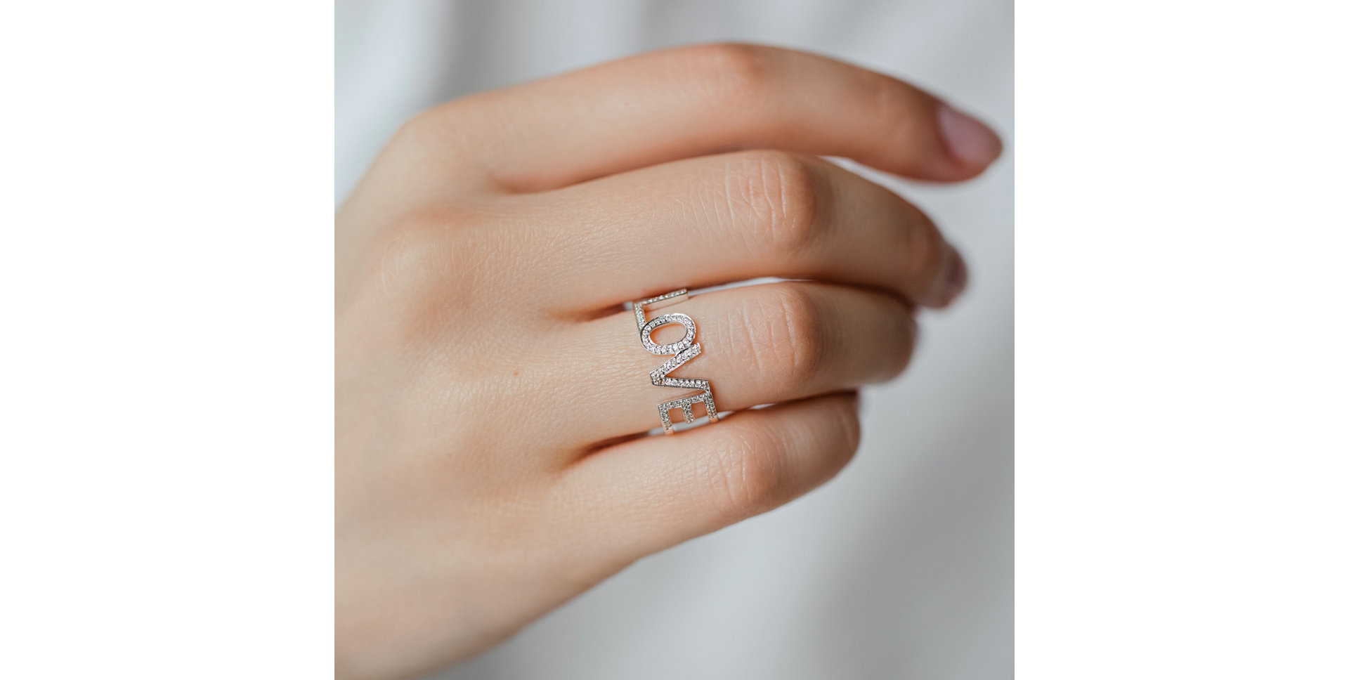 Prsteň s diamantmi Love