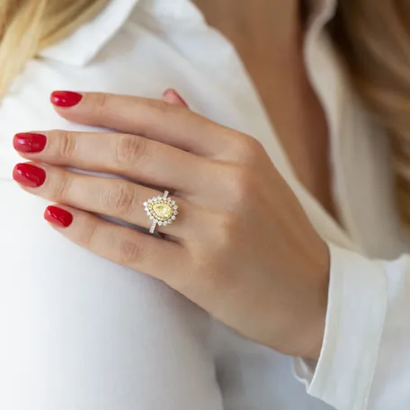 Prsteň s bielymi a žltými diamantmi Joyful Drop