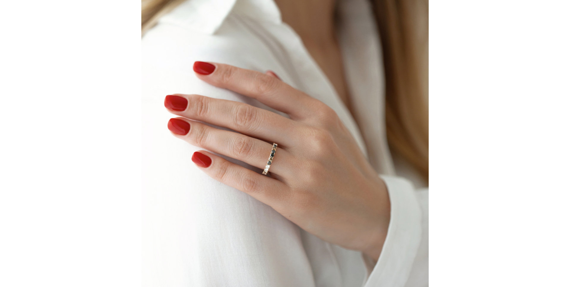 Prsteň s bielymi, hnedými a čiernymi diamantmi Eternal Promise