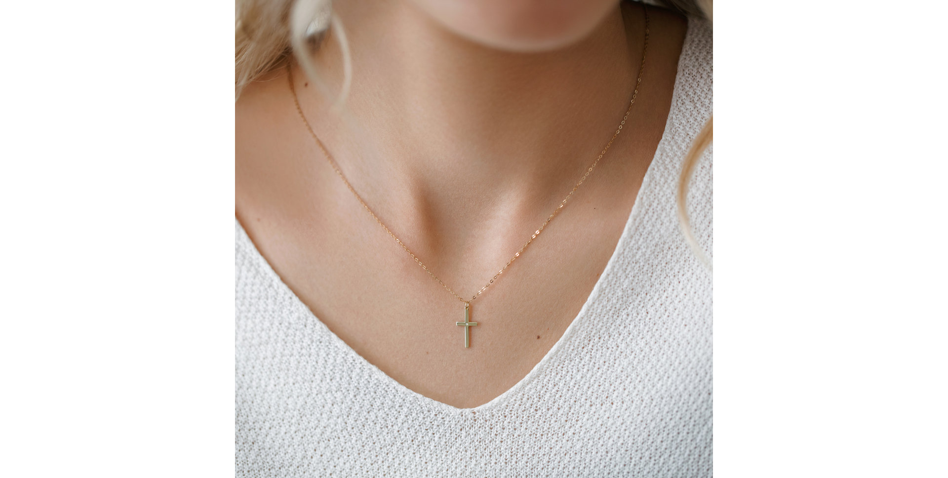Náhrdelník s diamantom Little Cross