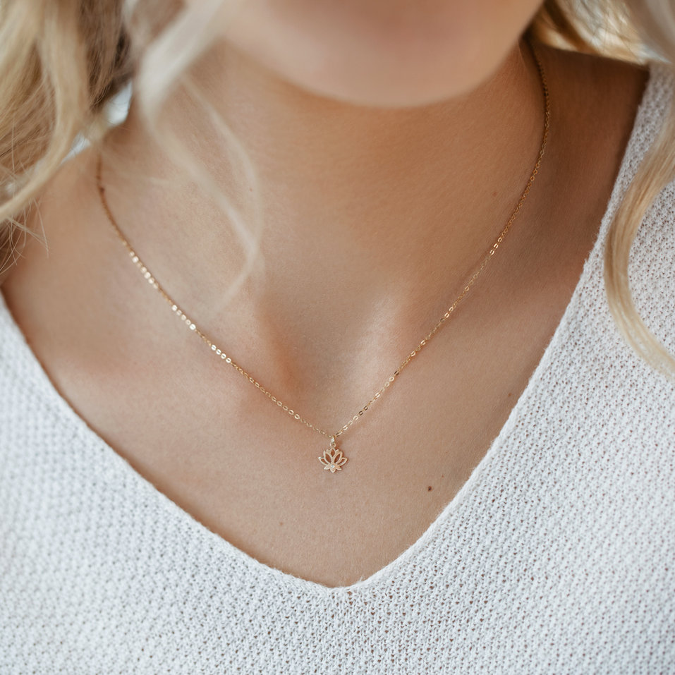 Náhrdelník s diamantom Little Lotus