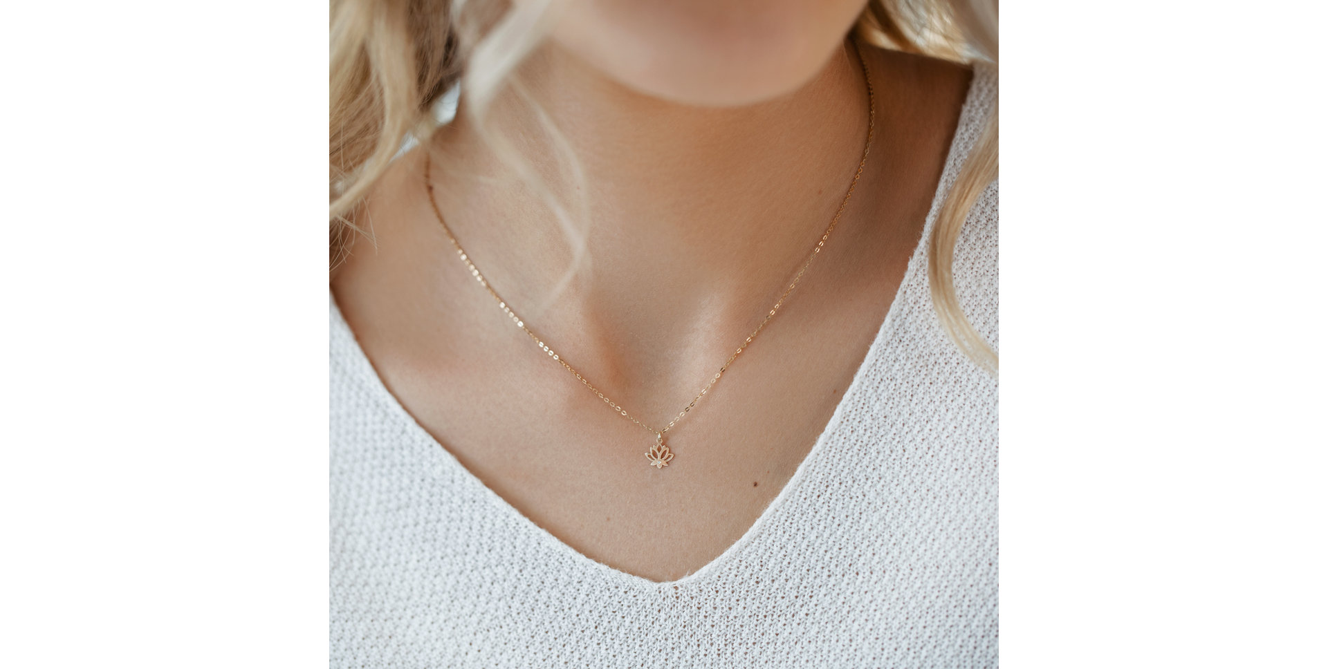 Náhrdelník s diamantom Little Lotus
