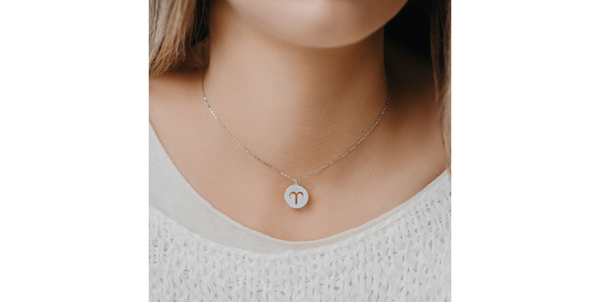 Náhrdelník s diamantom Leo