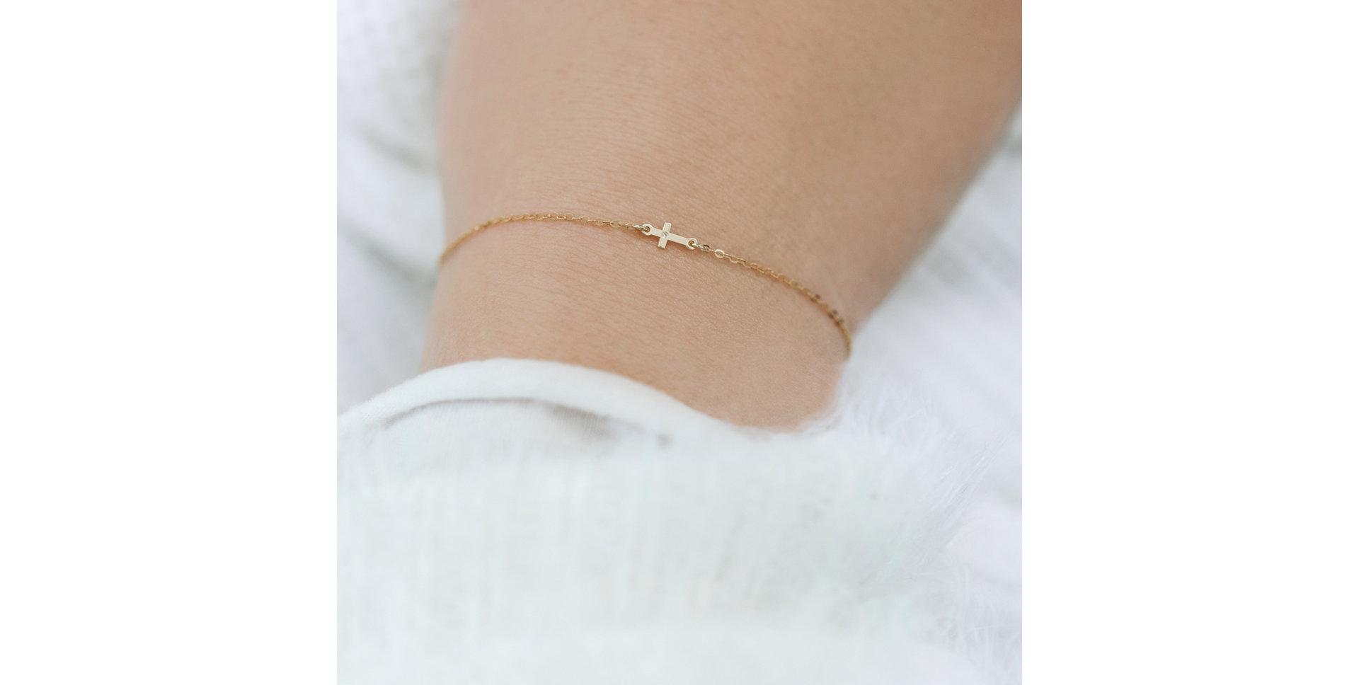 Náramok s diamantom Tiny Cross