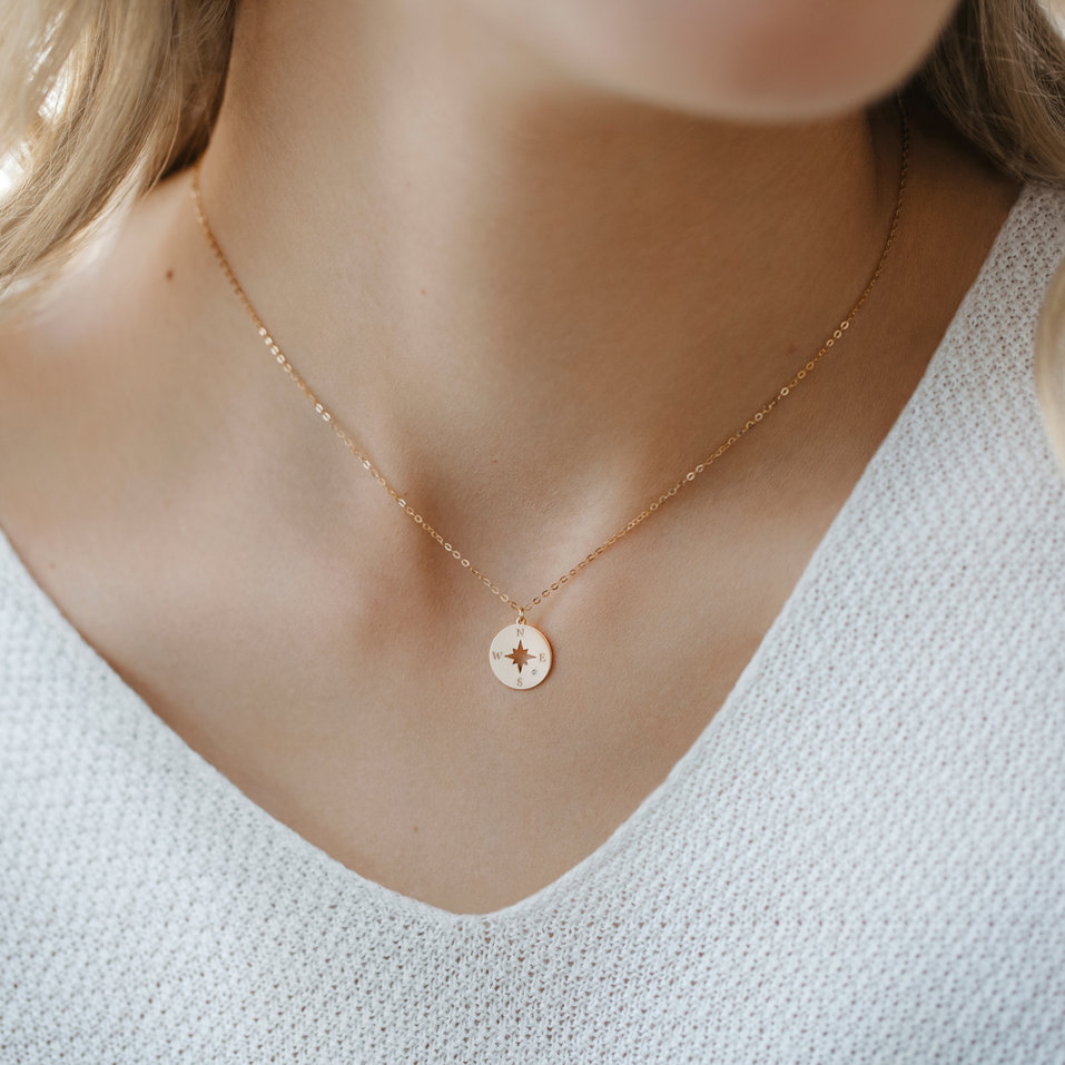 Náhrdelník s diamantom Compass