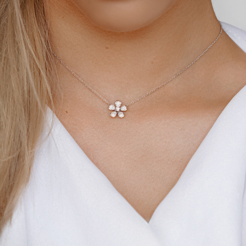 Náhrdelník s hnedými a bielymi diamantmi Flower