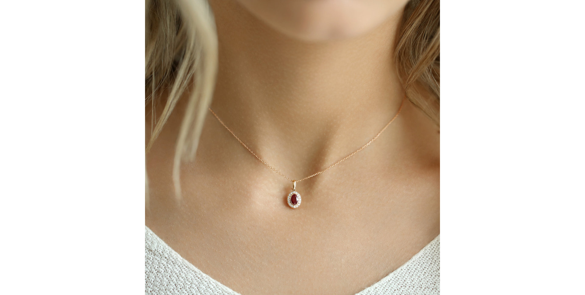 Prívesok s rubínom a diamantmi Lovely Amulet