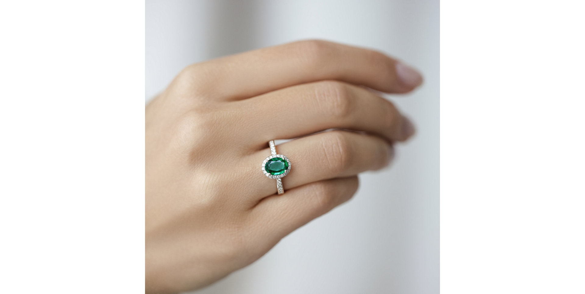 Prsteň so smaragdom a diamantmi Princess