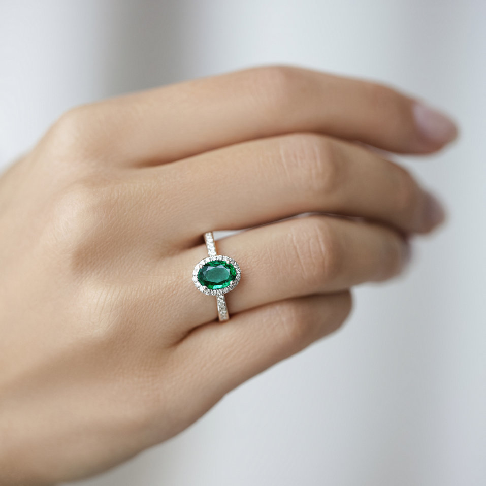 Prsteň so smaragdom a diamantmi Princess