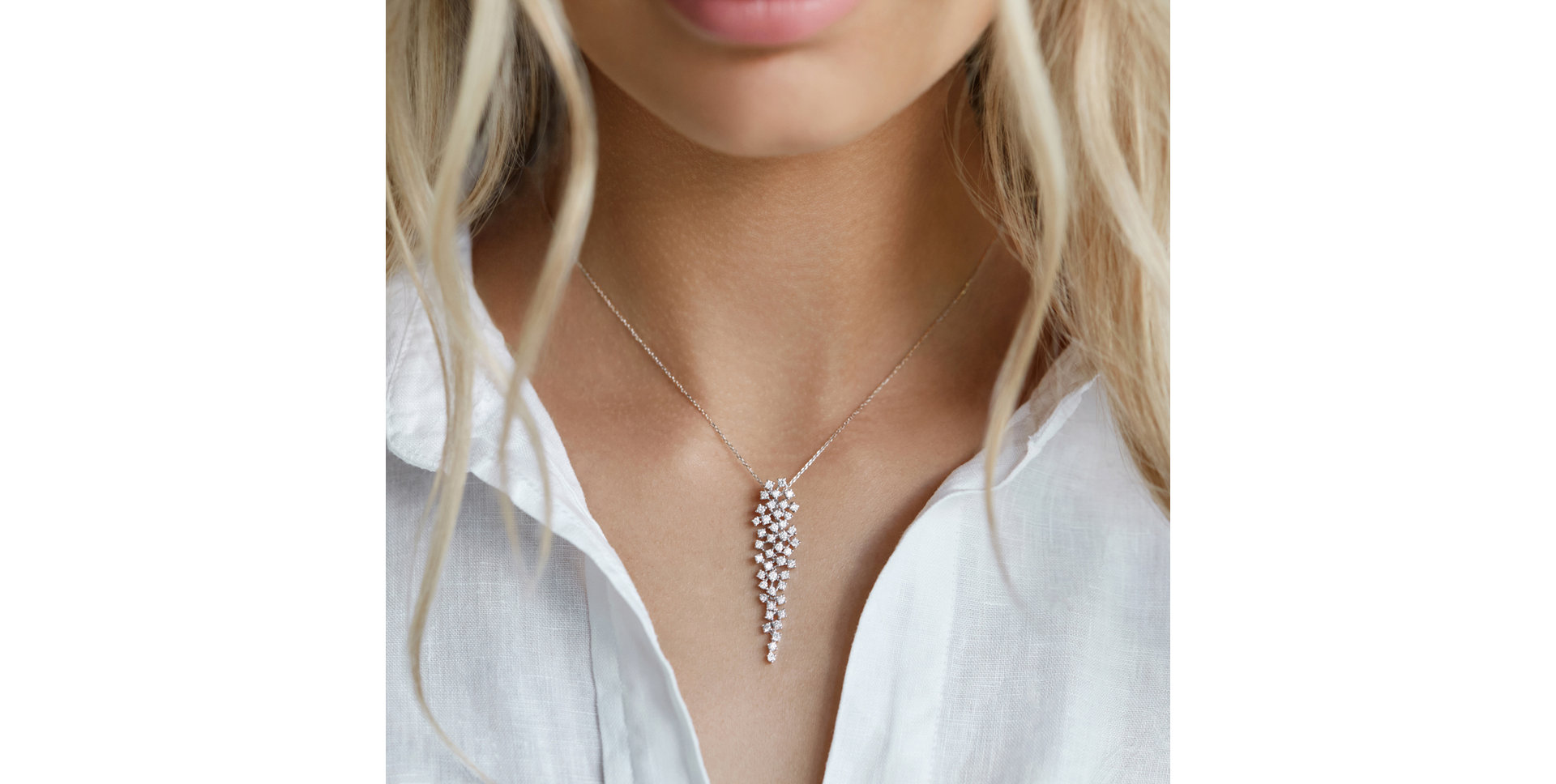 Přívěsok s diamantmi a smaragdmi Witching Waterfall