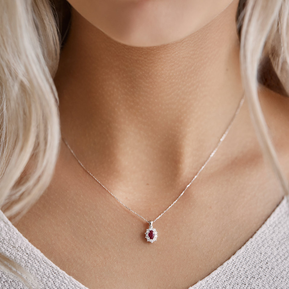 Prívesok s rubínom a diamantmi Princess