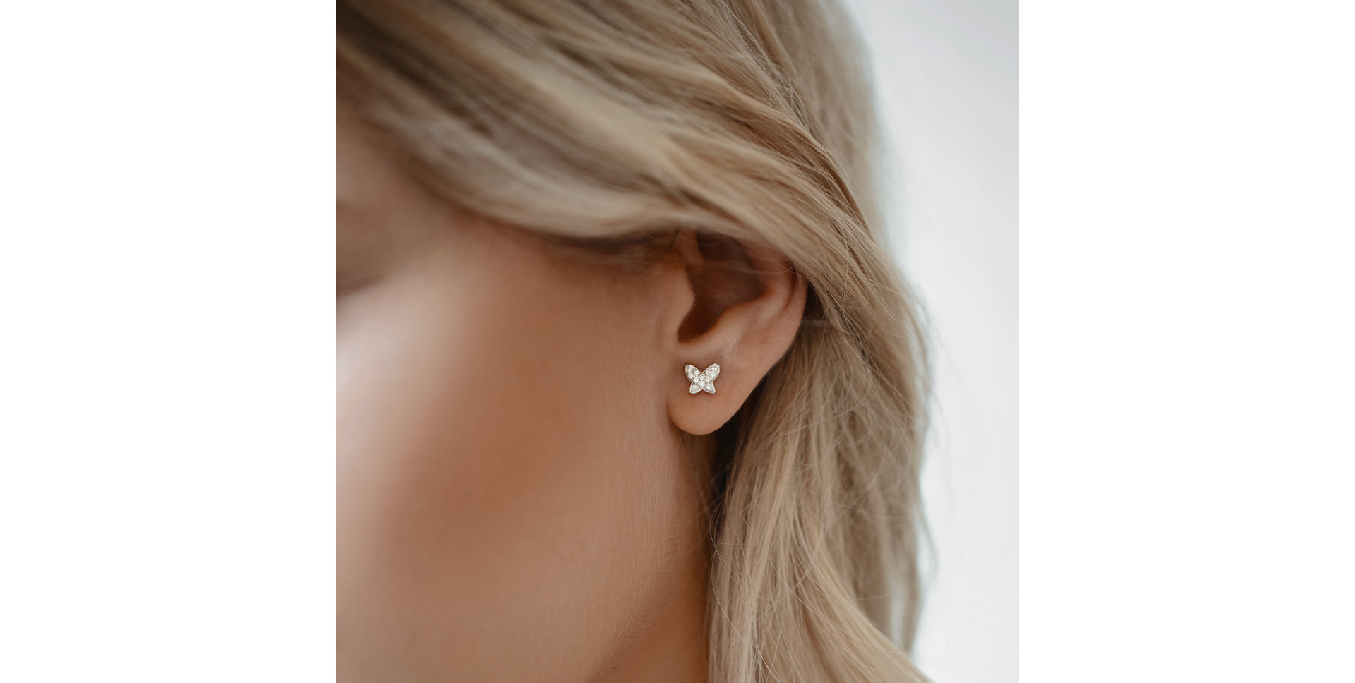 Náušnice s čiernymi diamantmi Amazing Butterfly