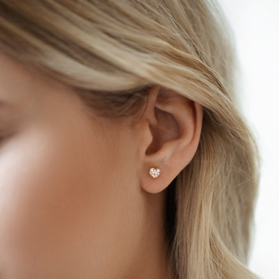 Náušnice s čiernymi diamantmi Amazing Heart