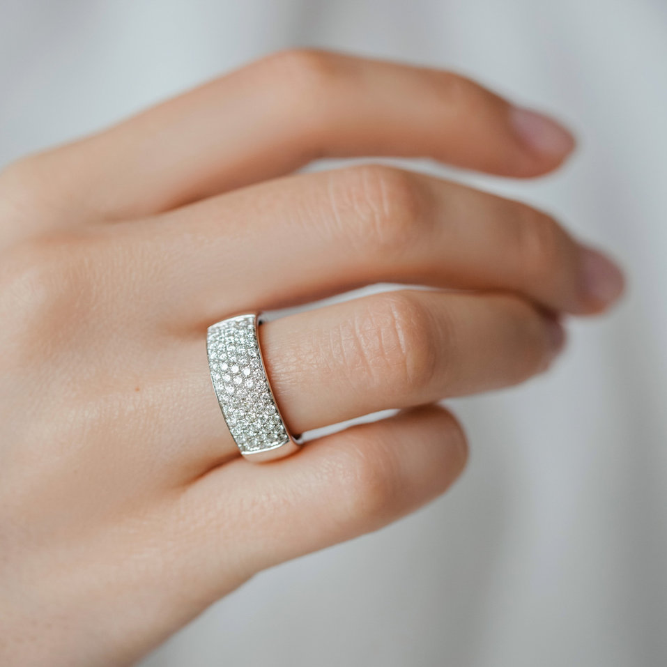 Prsteň s bielymi, hnedými a čiernymi diamantmi Inferno Sin