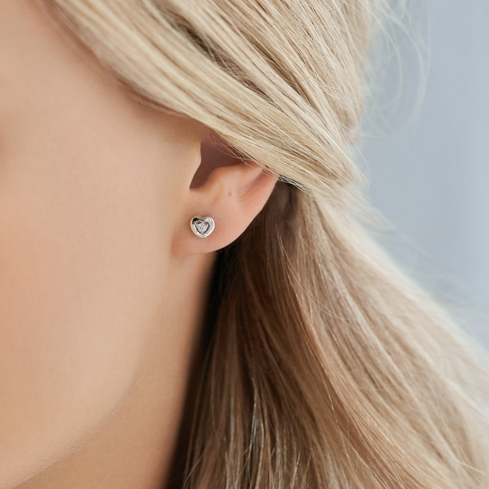 Náušnice s diamantom Delicate Hearts