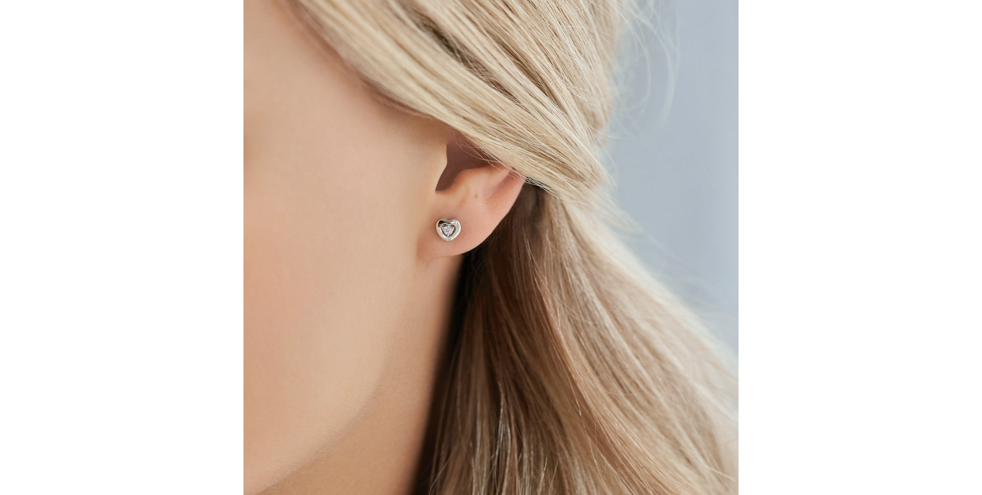 Náušnice s diamantom Delicate Hearts