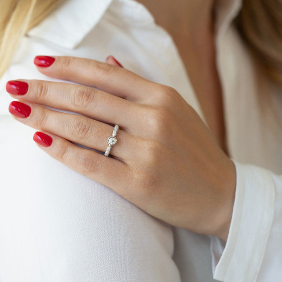 Prsteň s bielymi a hnedými diamantmi Miracle Ray