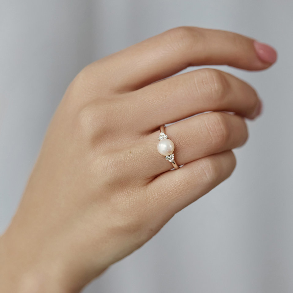 Prsteň s diamantmi a perlou Tender Pearl