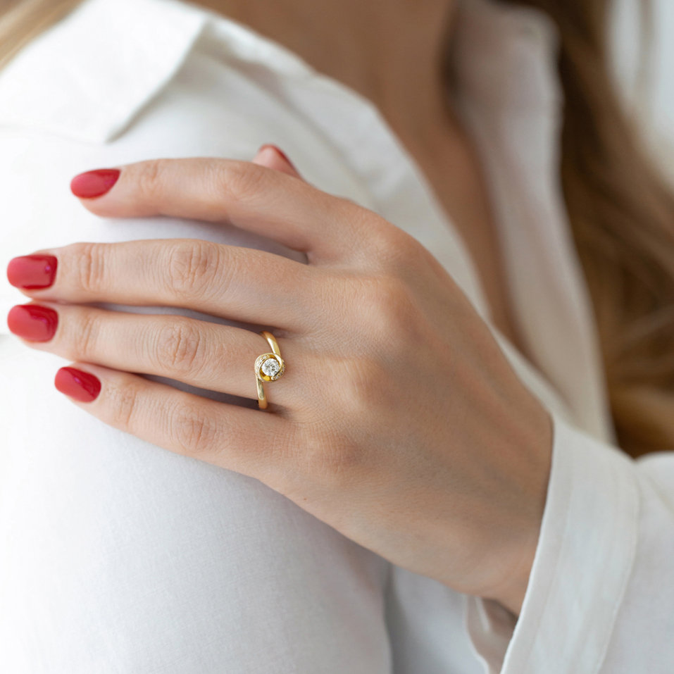 Prsteň s diamantmi Twisted Tenderness