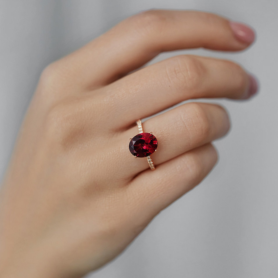 Prsteň s rhodolitom a diamantmi Luxury Embrace