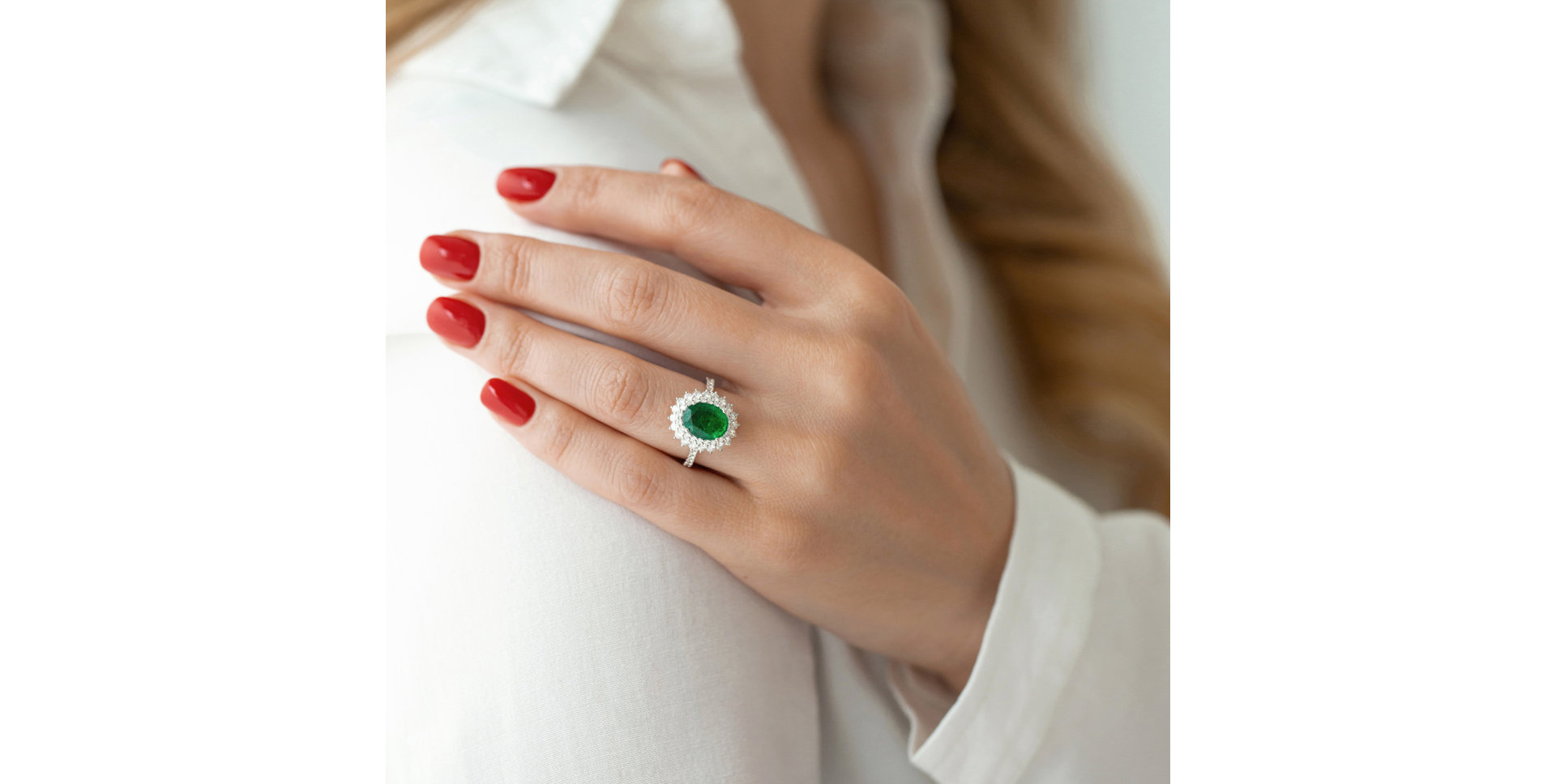 Prsteň so smaragdom a diamantmi Majesty