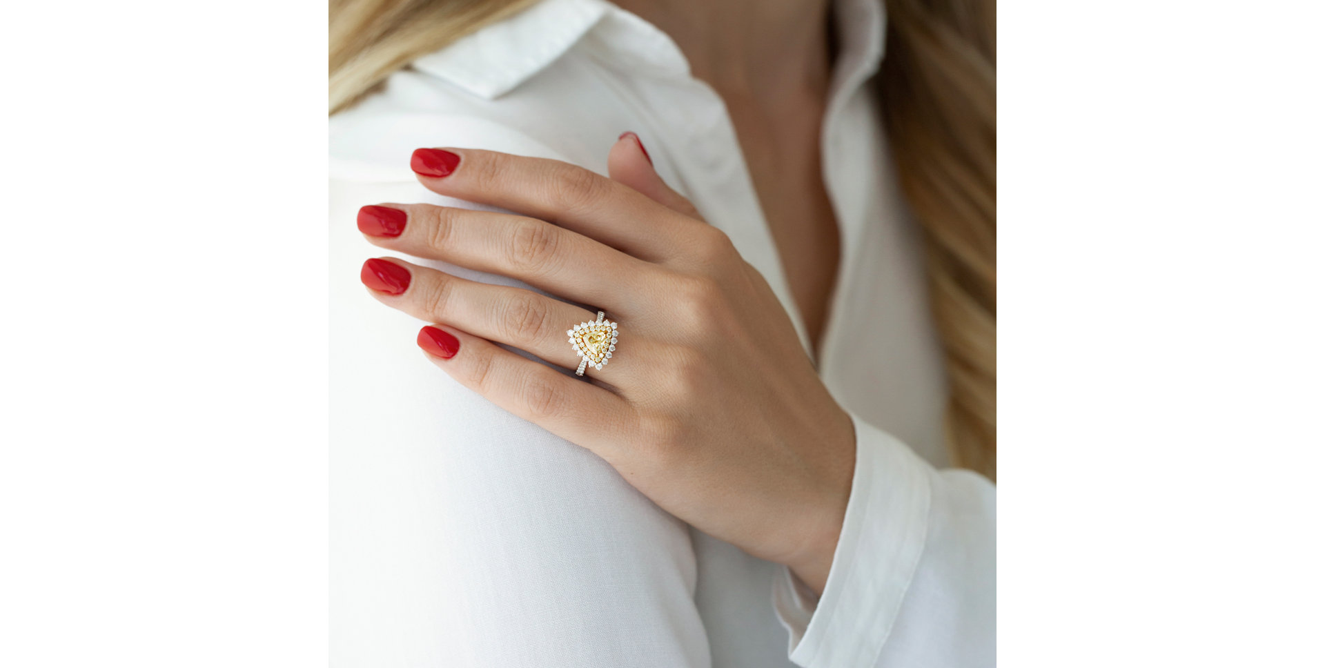 Prsteň s bielymi a žltými diamantmi Sunny Triangle