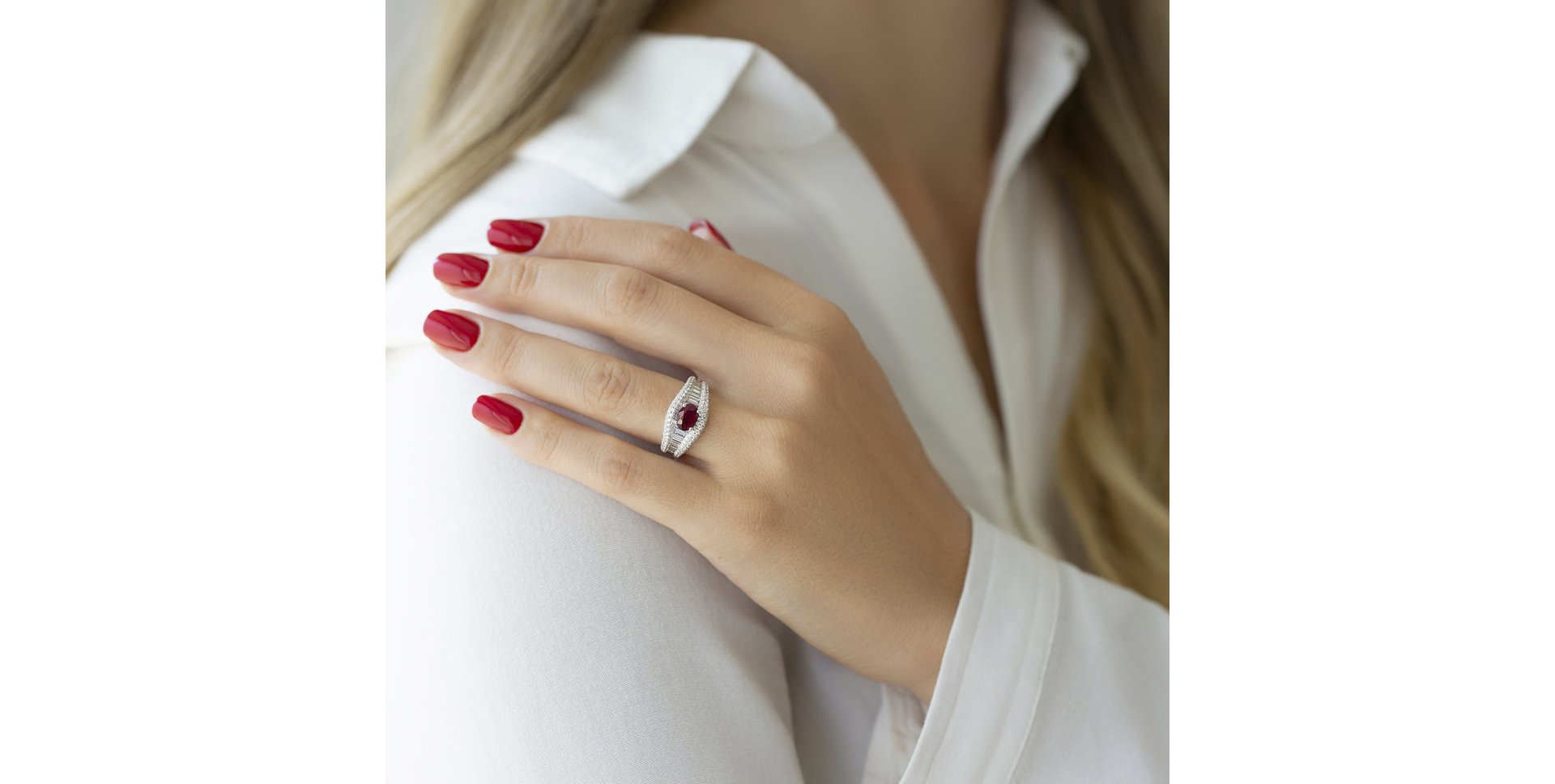 Prsteň s rubínom a diamantmi Einauidi
