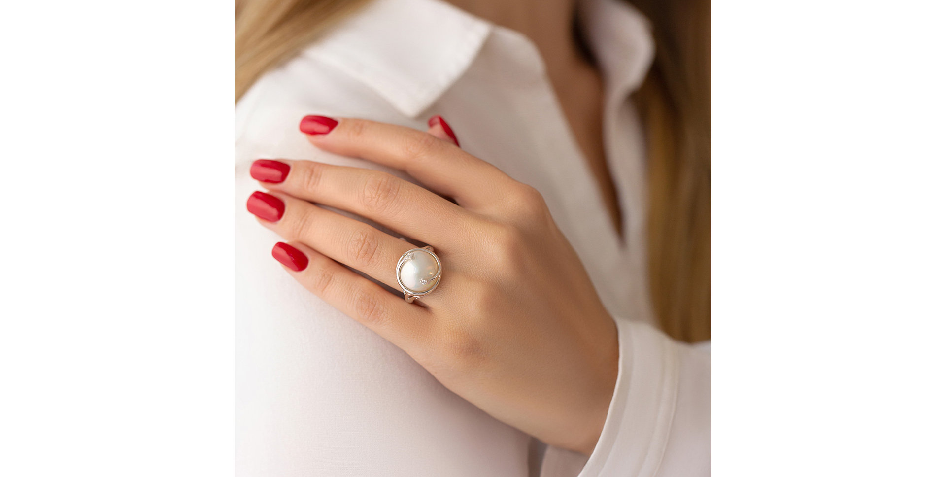 Prsteň s perlou a diamantmi Embrace Pearl