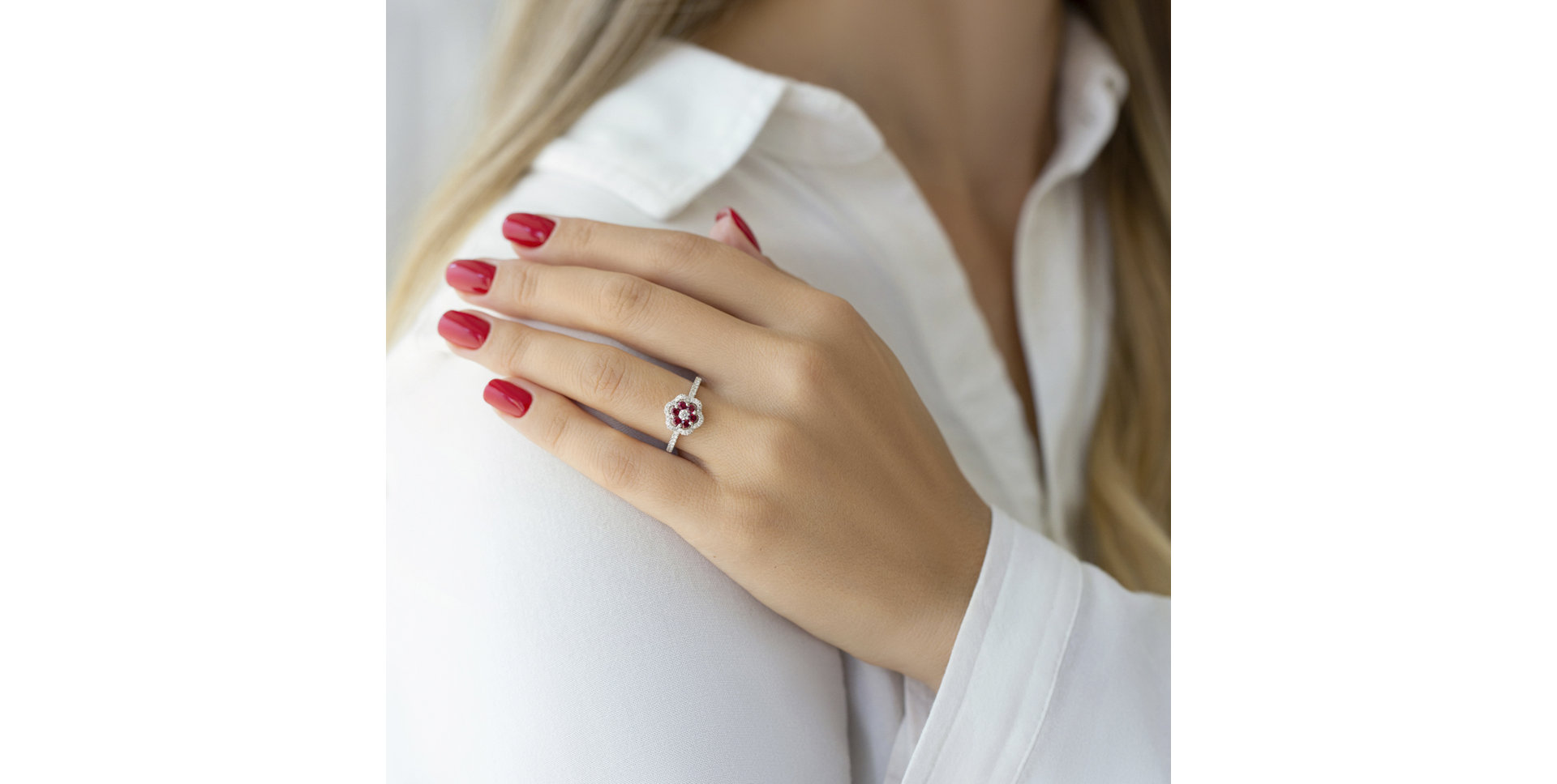 Prsteň s diamantmi a zafírmi Reign