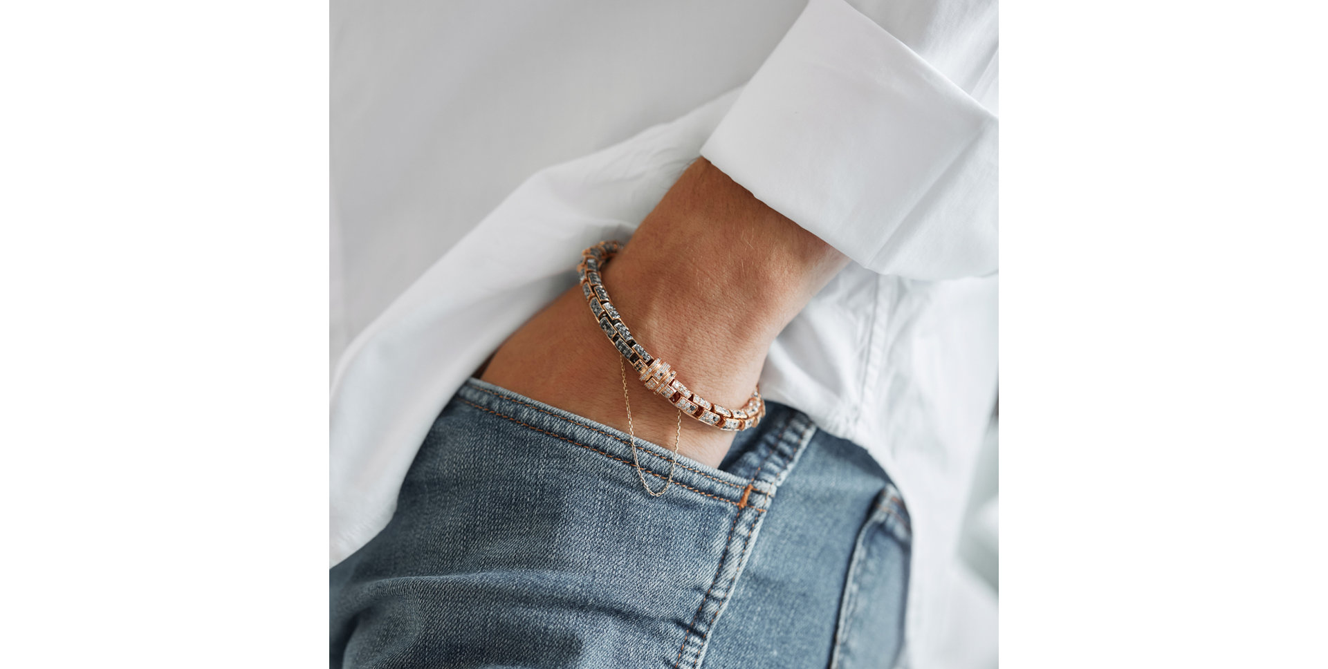 Náramok s bielymi, hnedými a čiernymi diamantmi Royal Ambassador