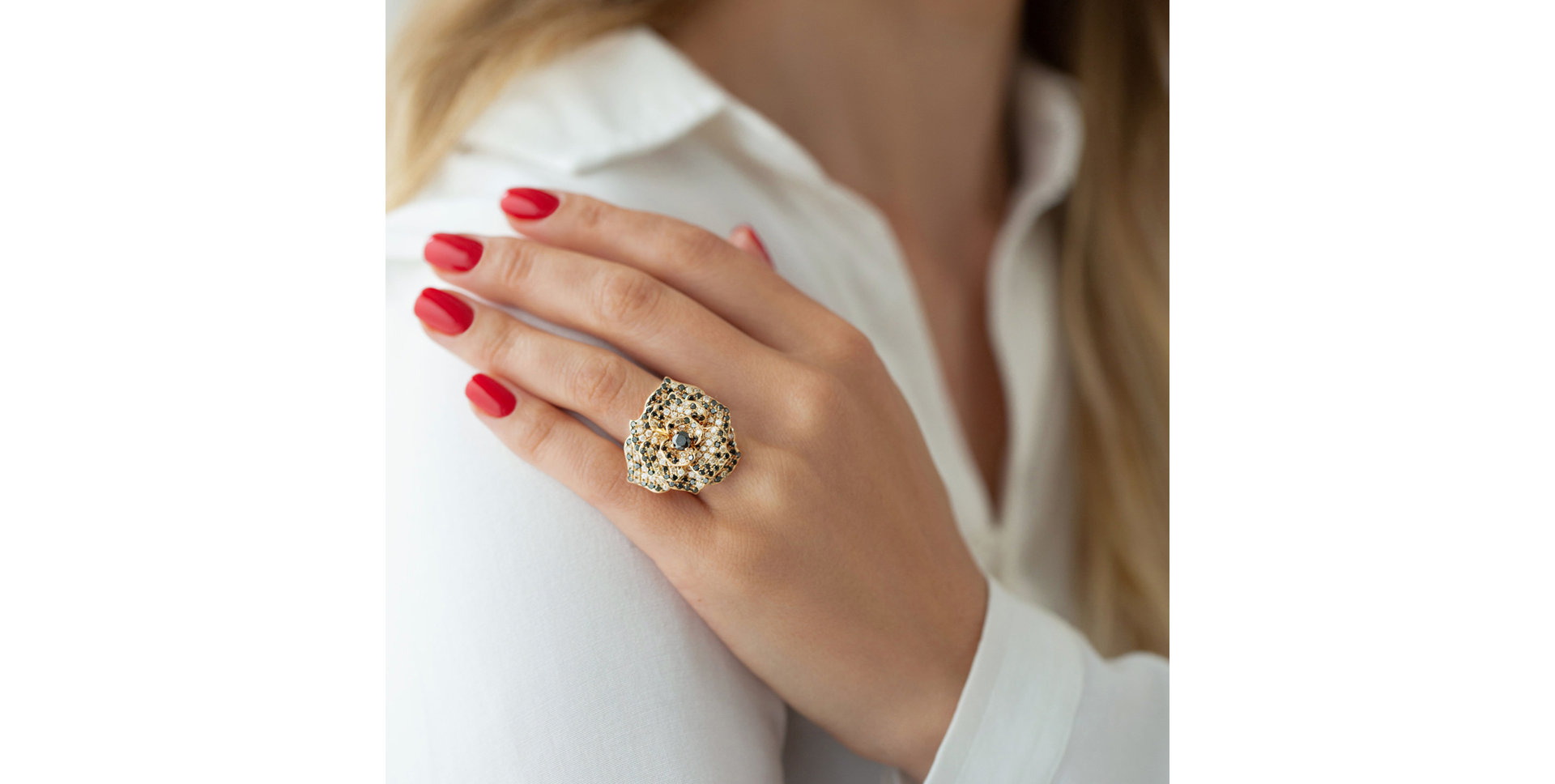 Prsteň s bielymi, hnedými a čiernymi diamantmi Heavenly Rose