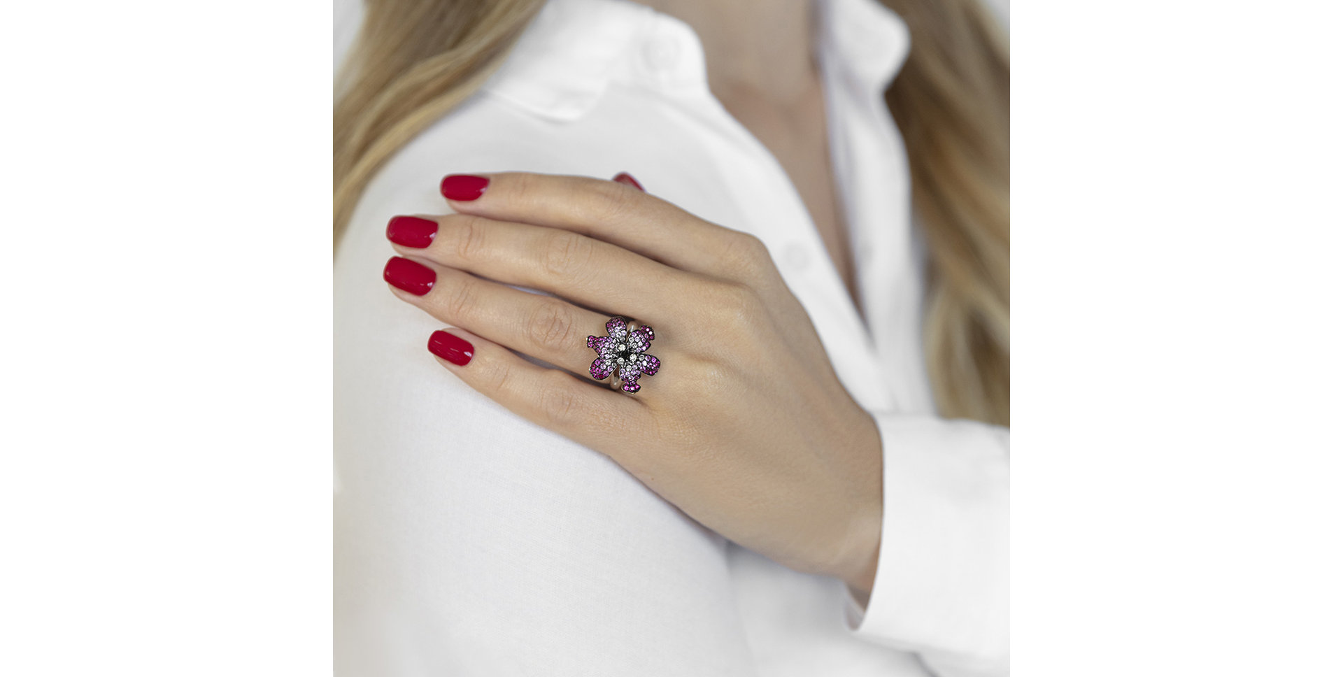 Prsteň s diamantmi a zafírmi Caryan