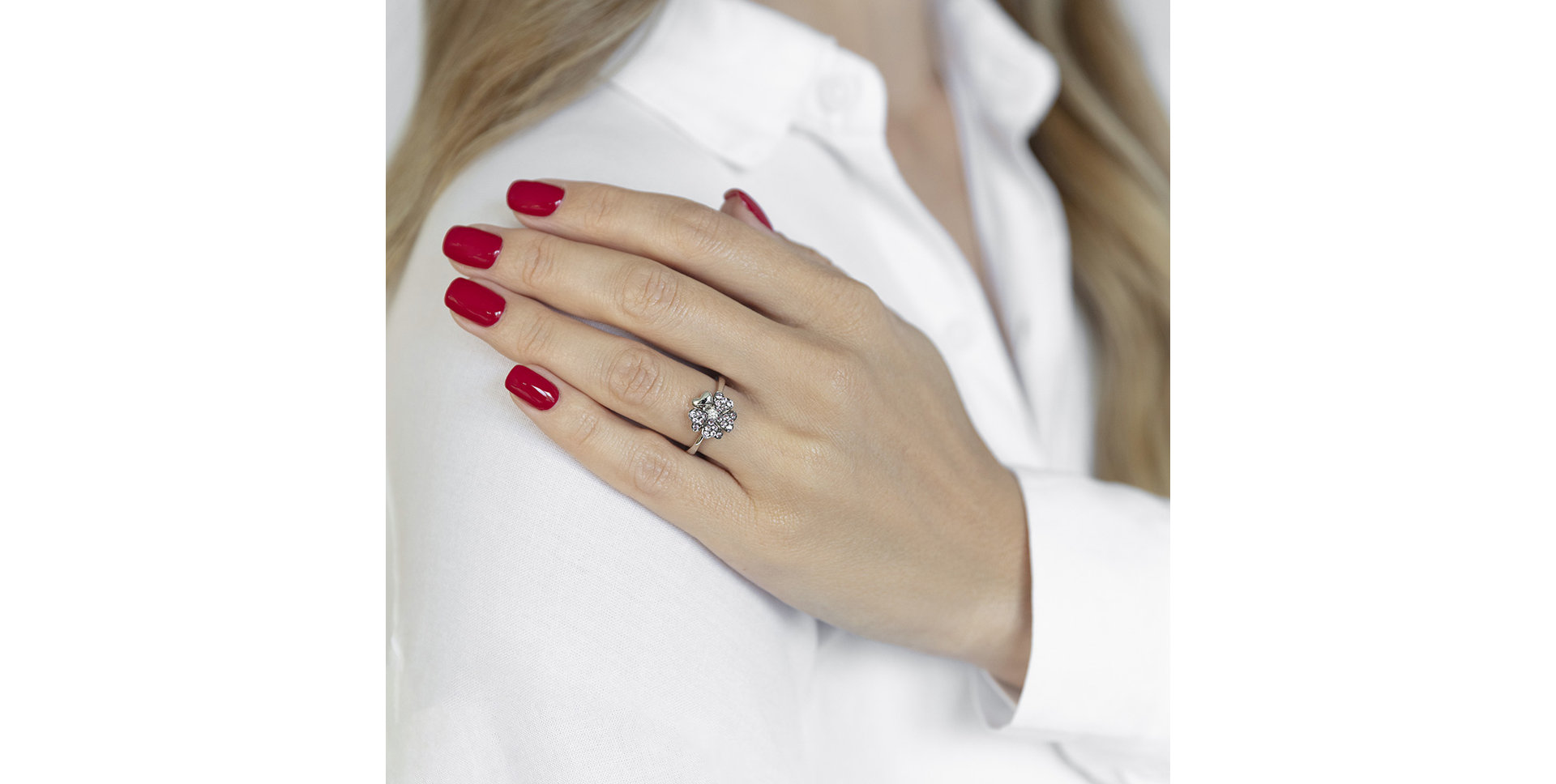 Prsteň s diamantom a zafírmi Flower Love