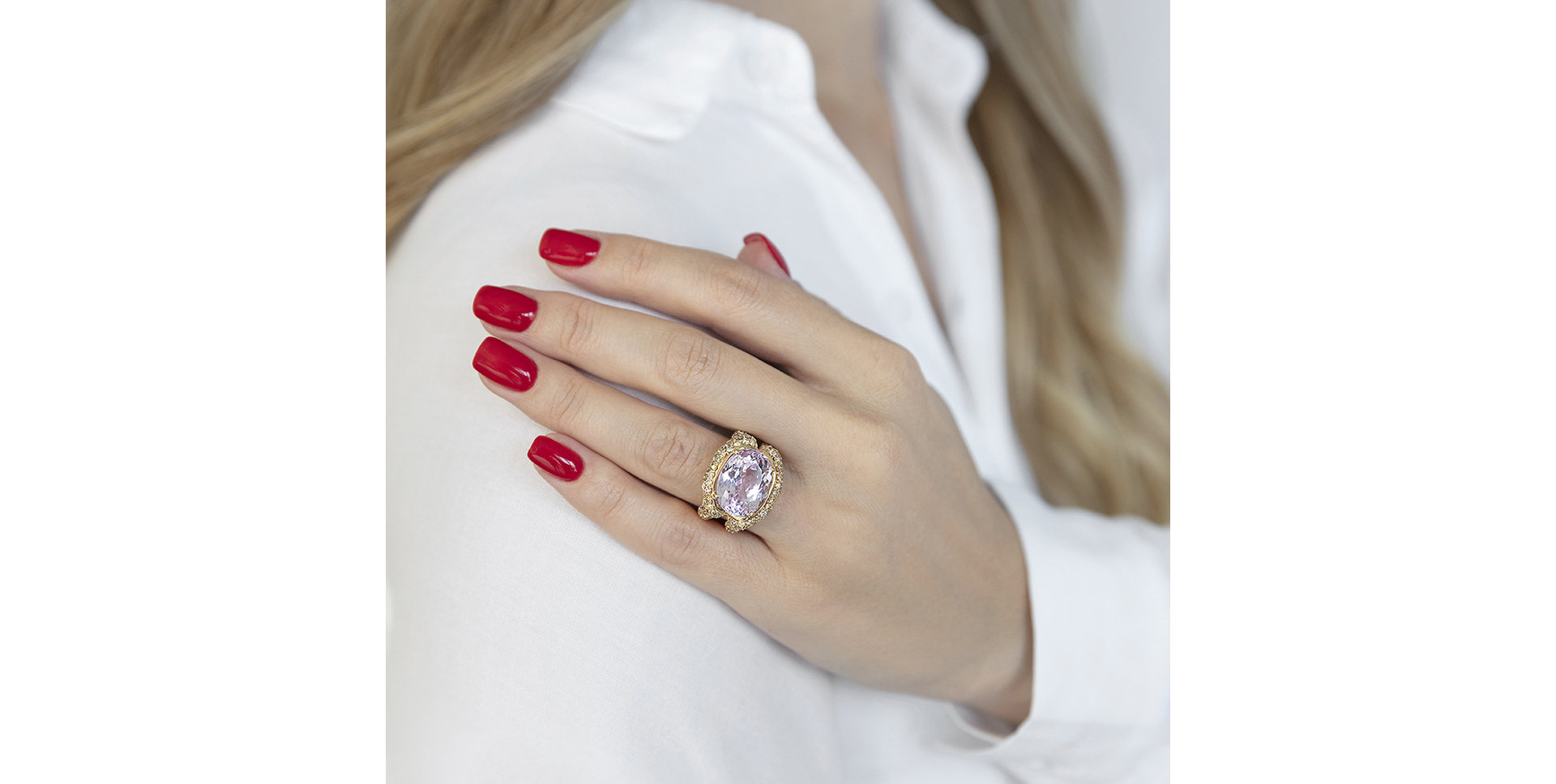 Prsteň s bielymi a hnedými diamantmi Metal Flower