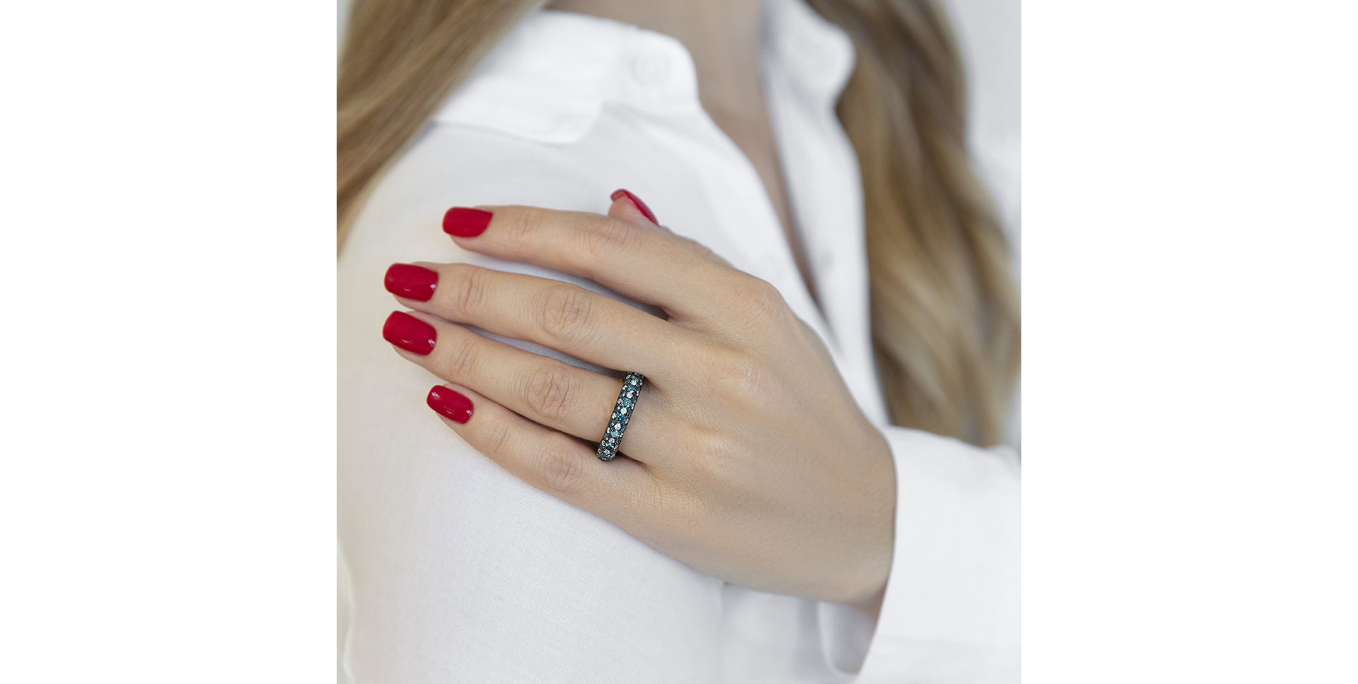 Prsteň s bielymi a modrými diamantmi Blue Lagoon