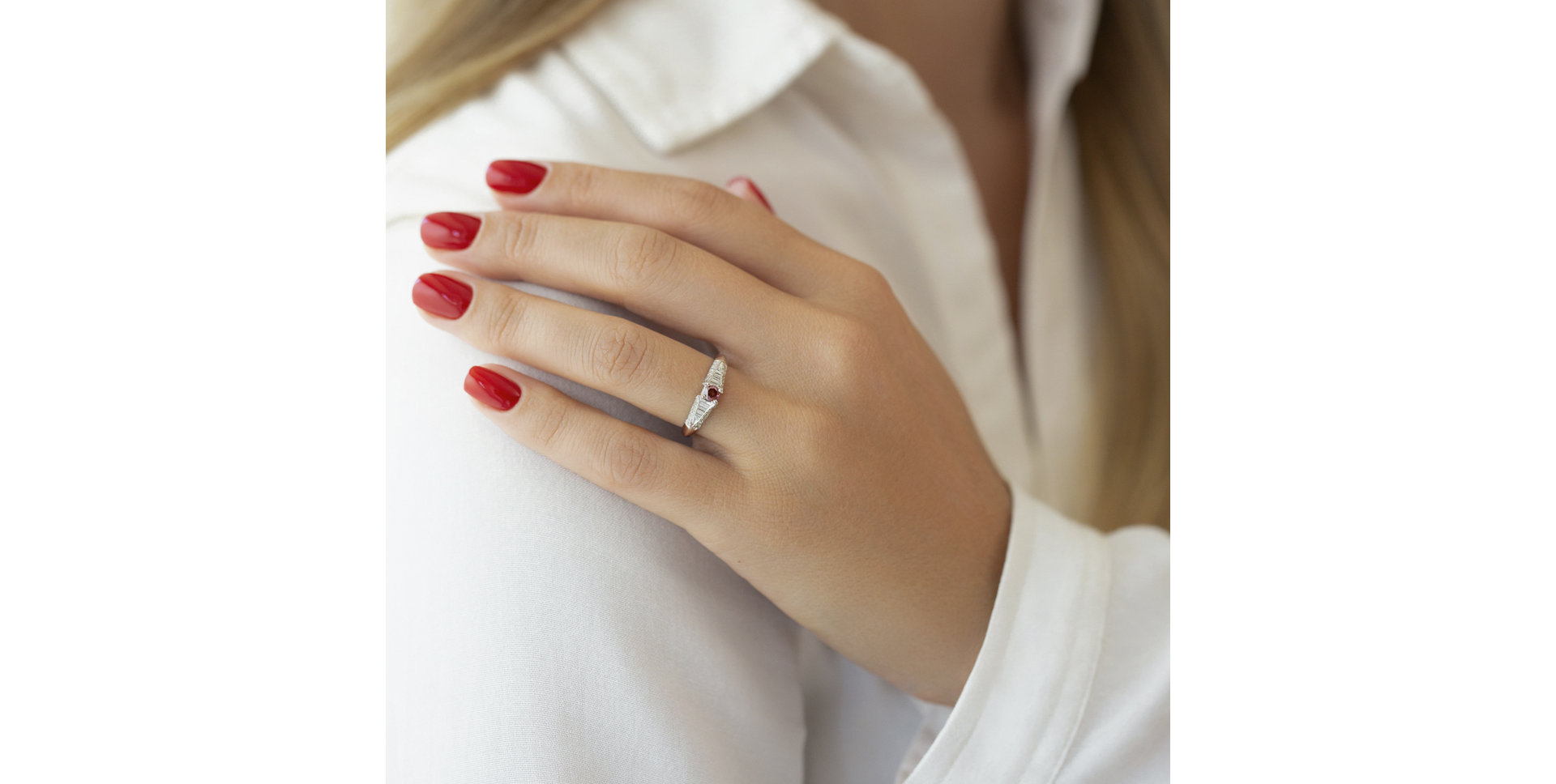 Prsteň s zafírom a diamantmi In Love