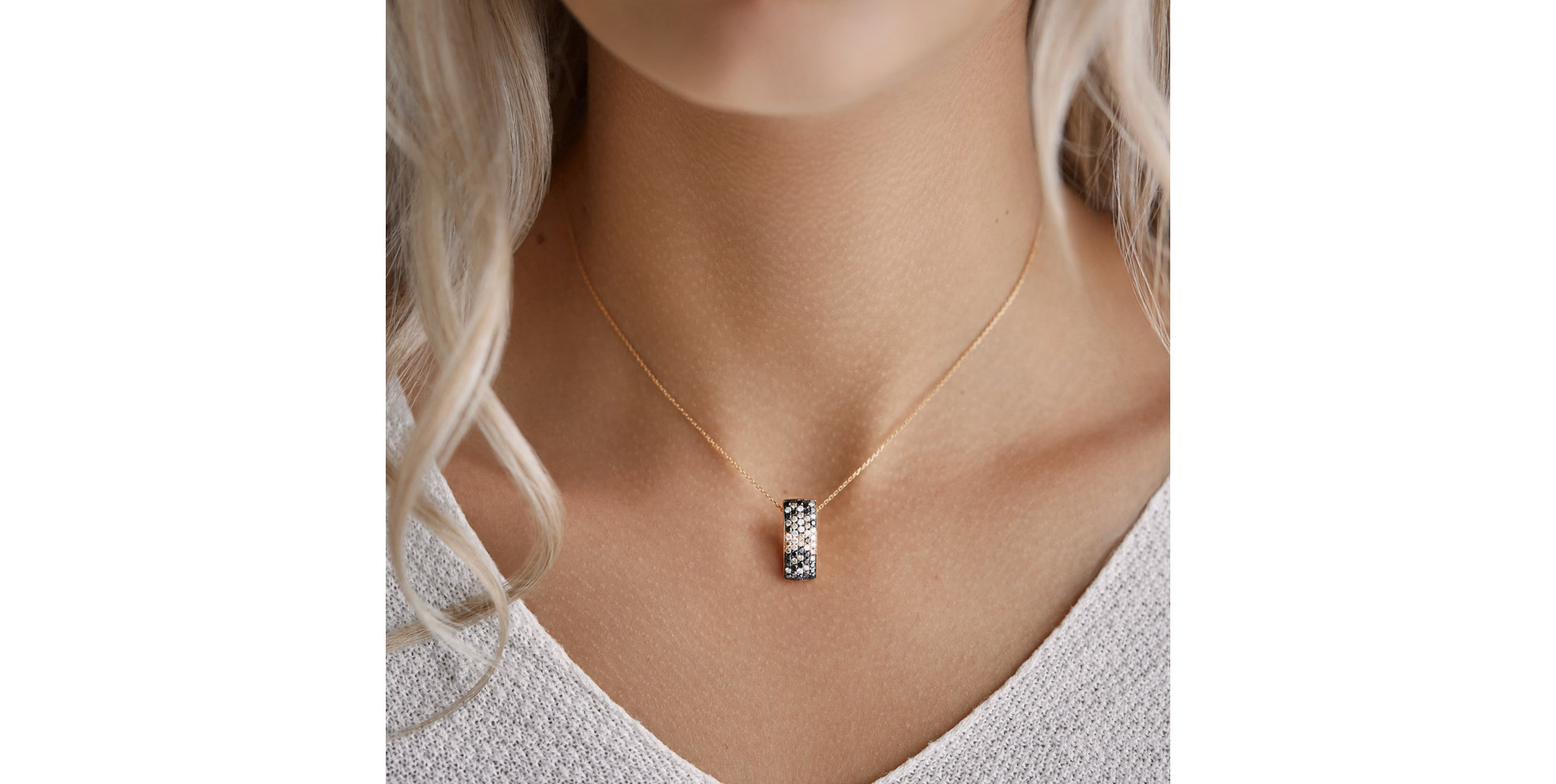 Přívěsok s čiernymi a bielymi diamantmi a hnedými Inferno Night