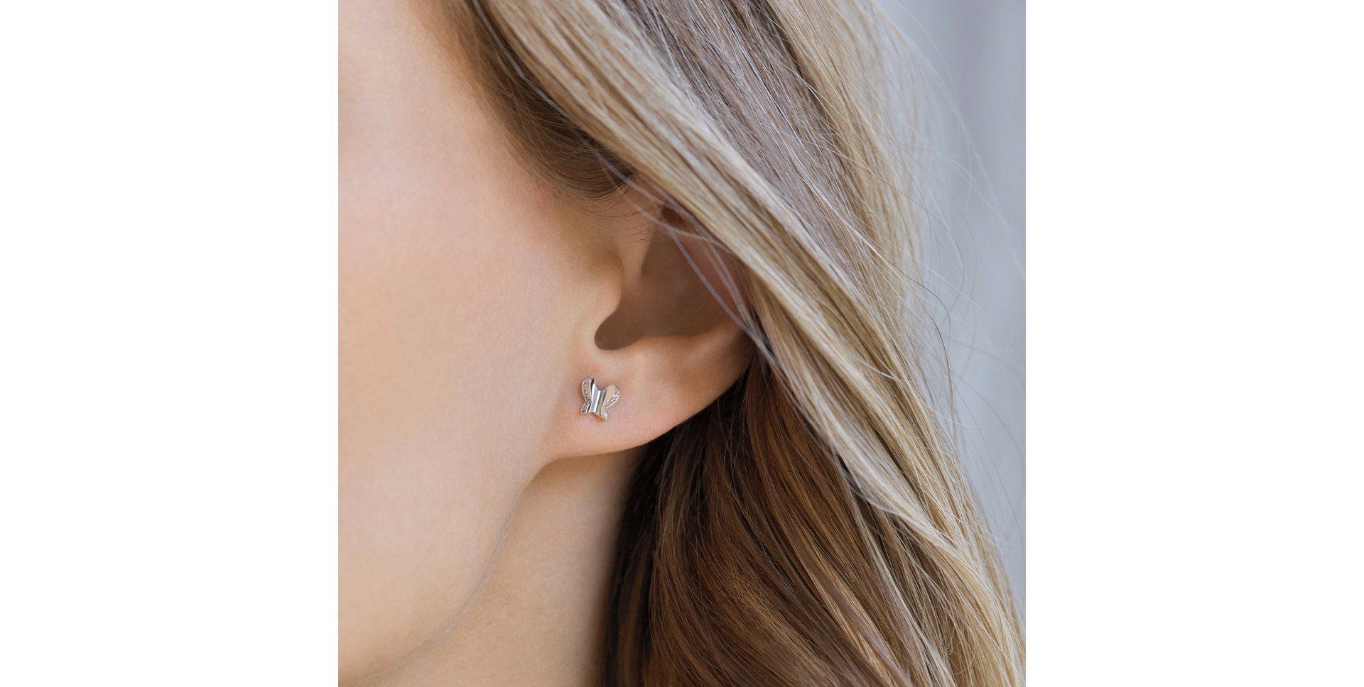 Náušnice s diamantmi Tiny Butterfly