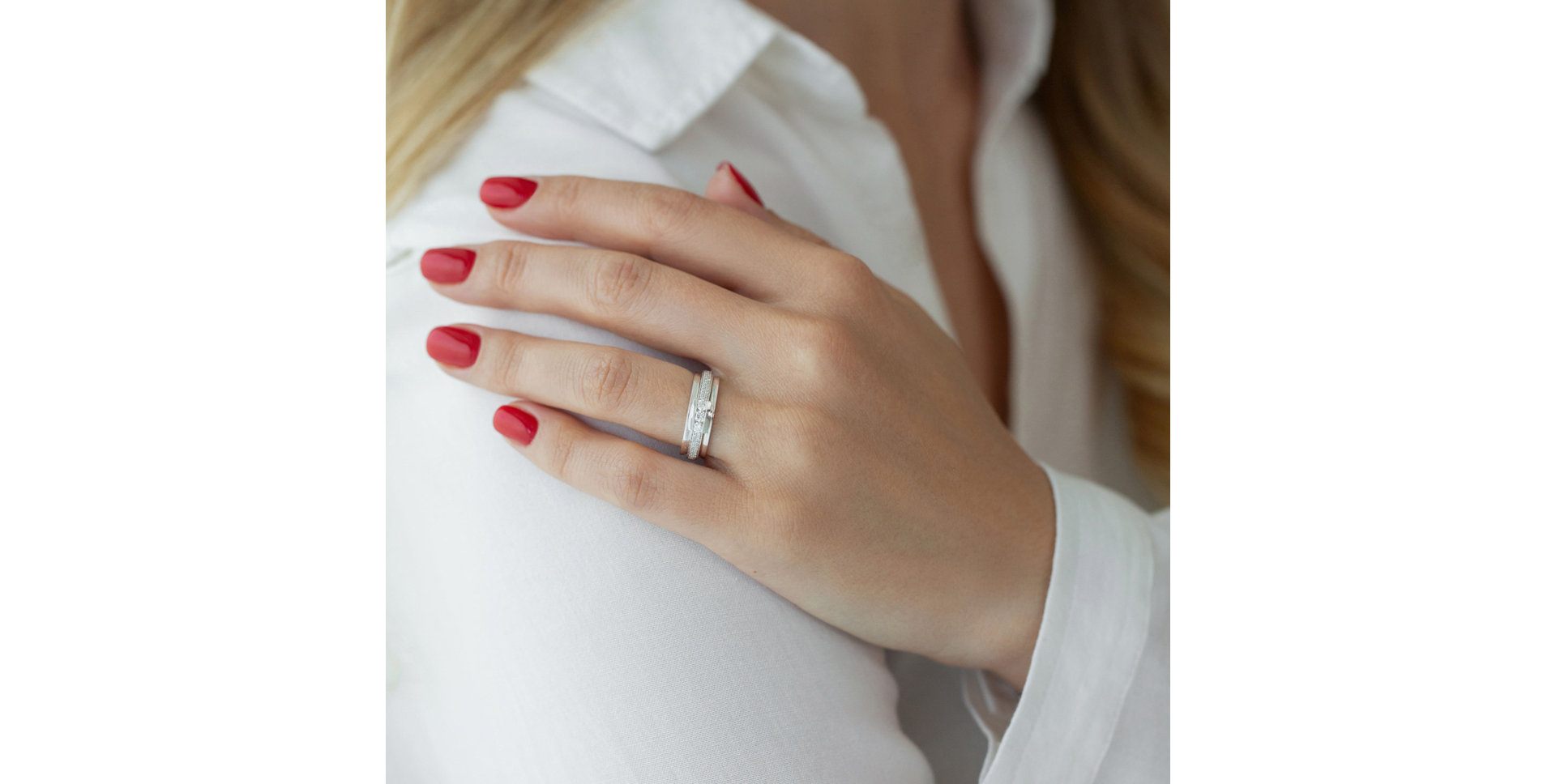 Prsteň s bielymi a hnedými diamantmi Amazing Essence