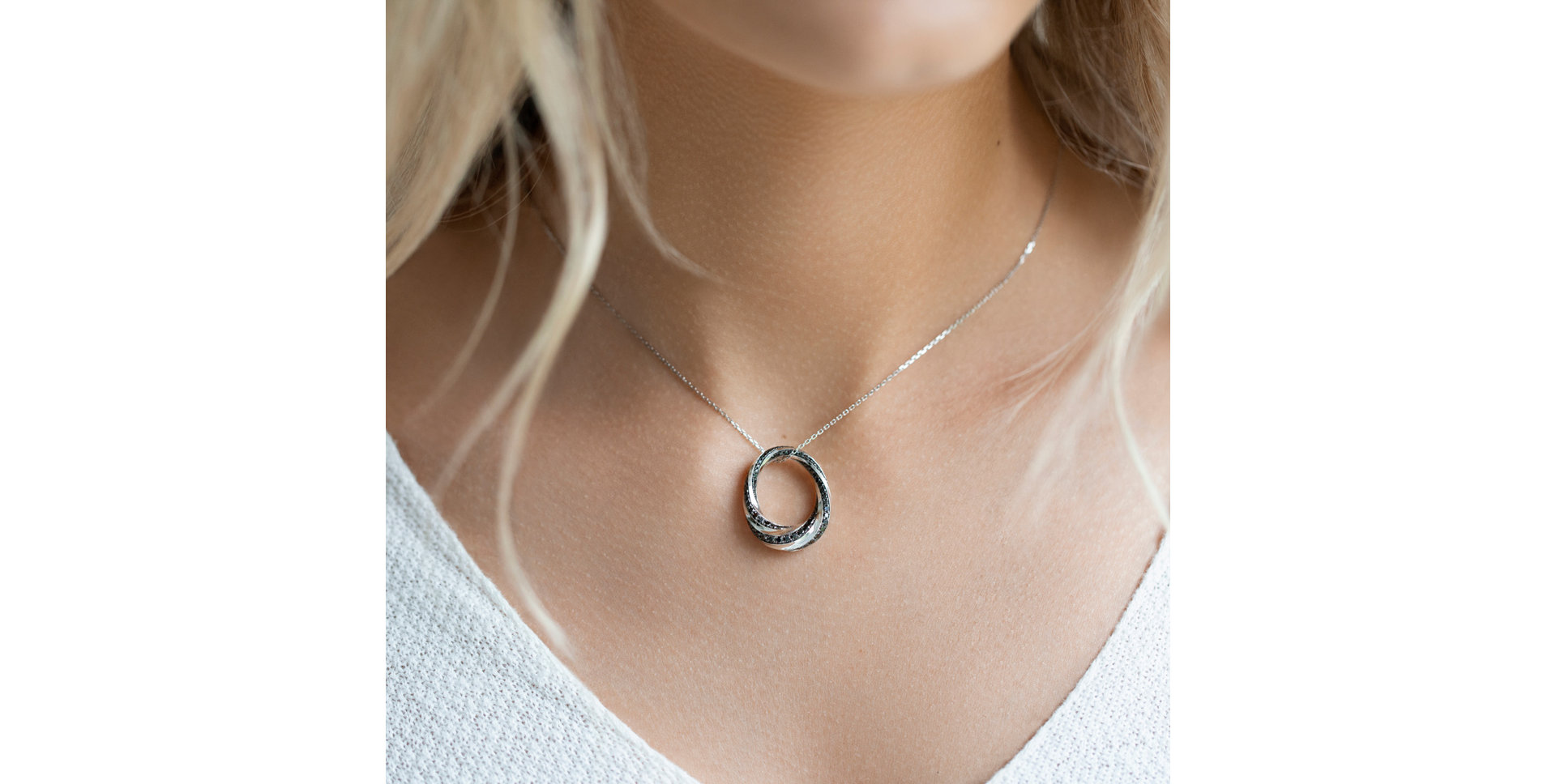 Přívěsok s čiernymi diamantmi Posh Brilliance