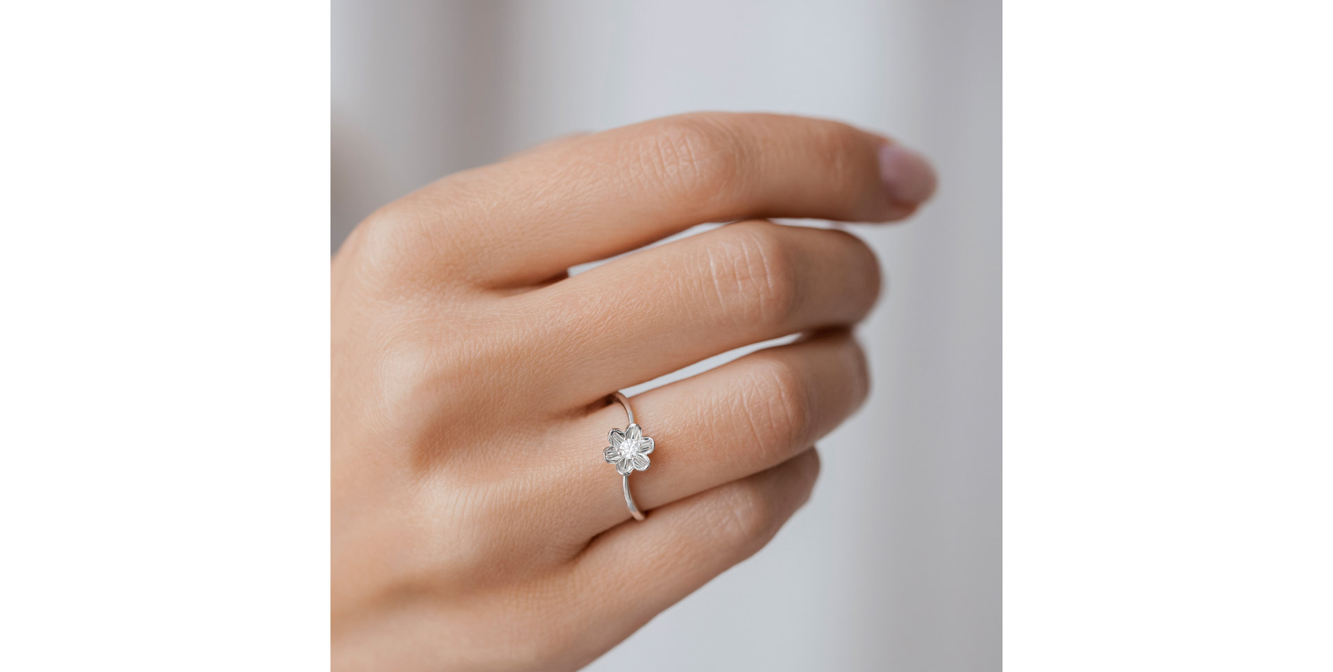 Prsteň s diamantom Shiny Blossom