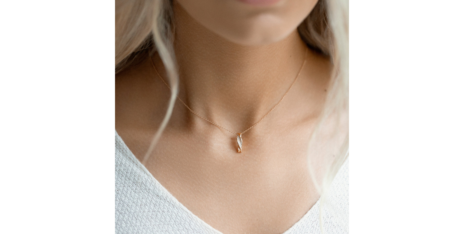 Přívěsok s diamantmi First Delight