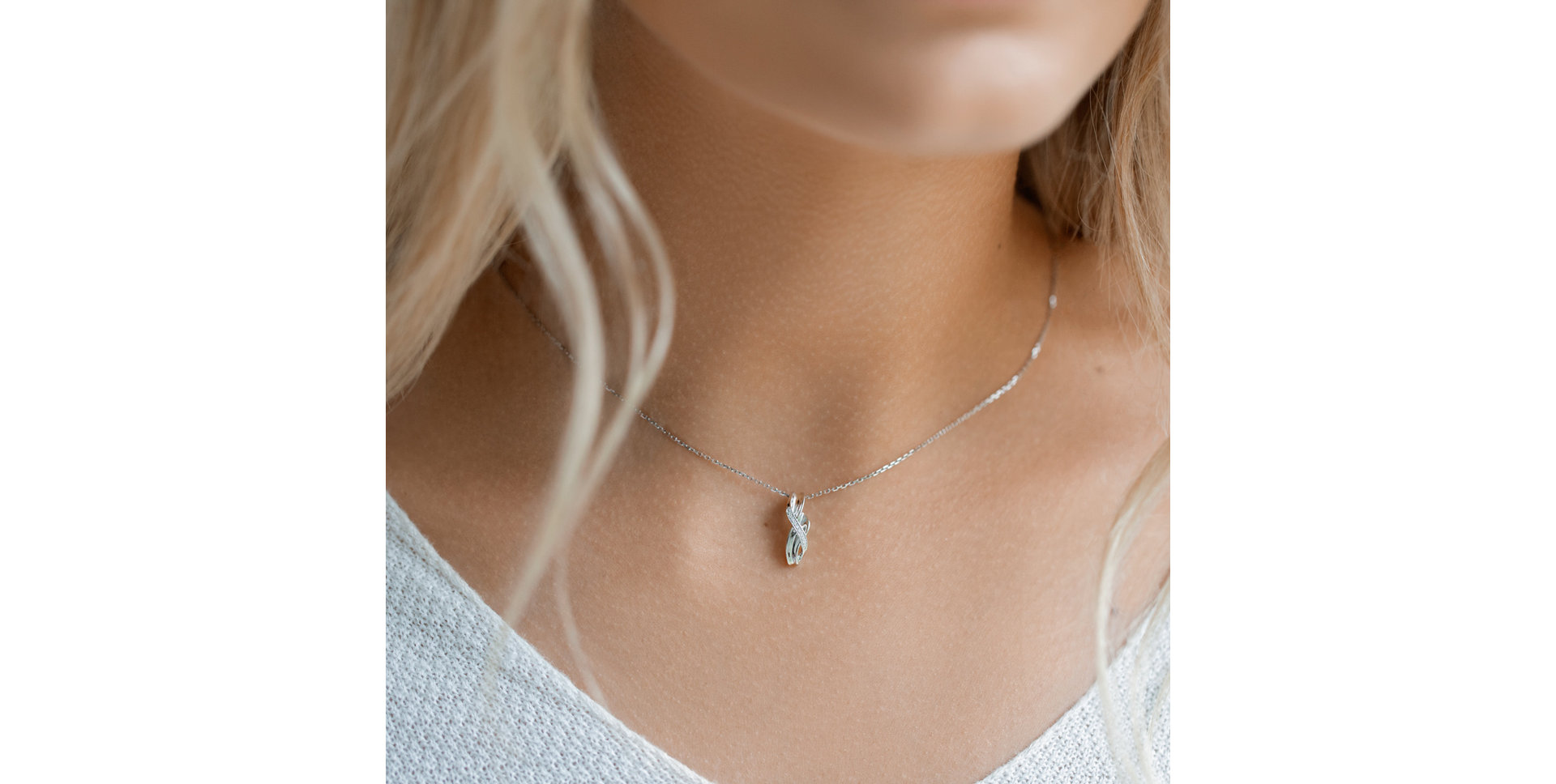 Přívěsok s diamantmi Elegant Wave