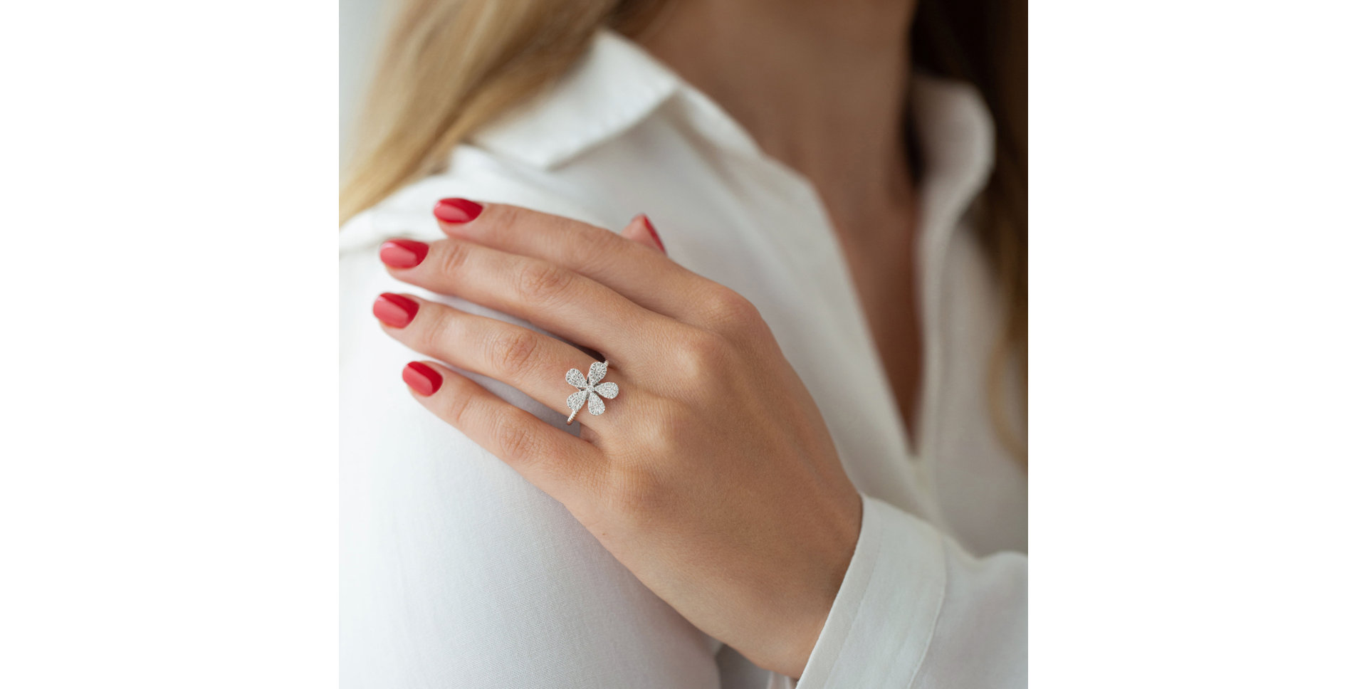 Prsteň s diamantom a zafírmi Flower Caress