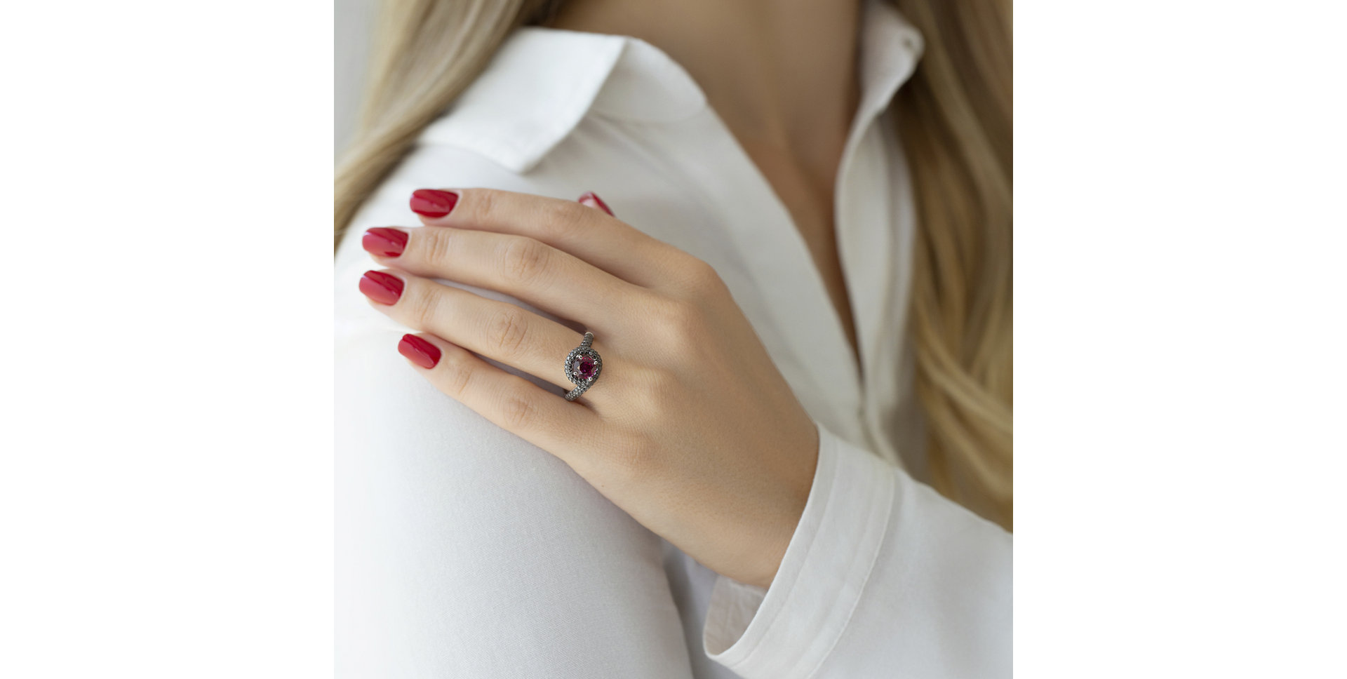 Prsteň s čiernymi diamantmi a turmalínom Chandler