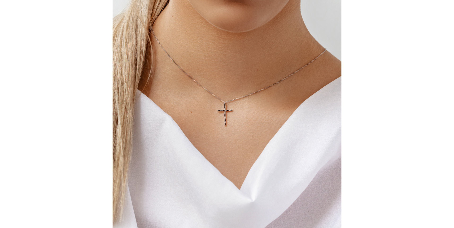 Náhrdelník s diamantmi Cross