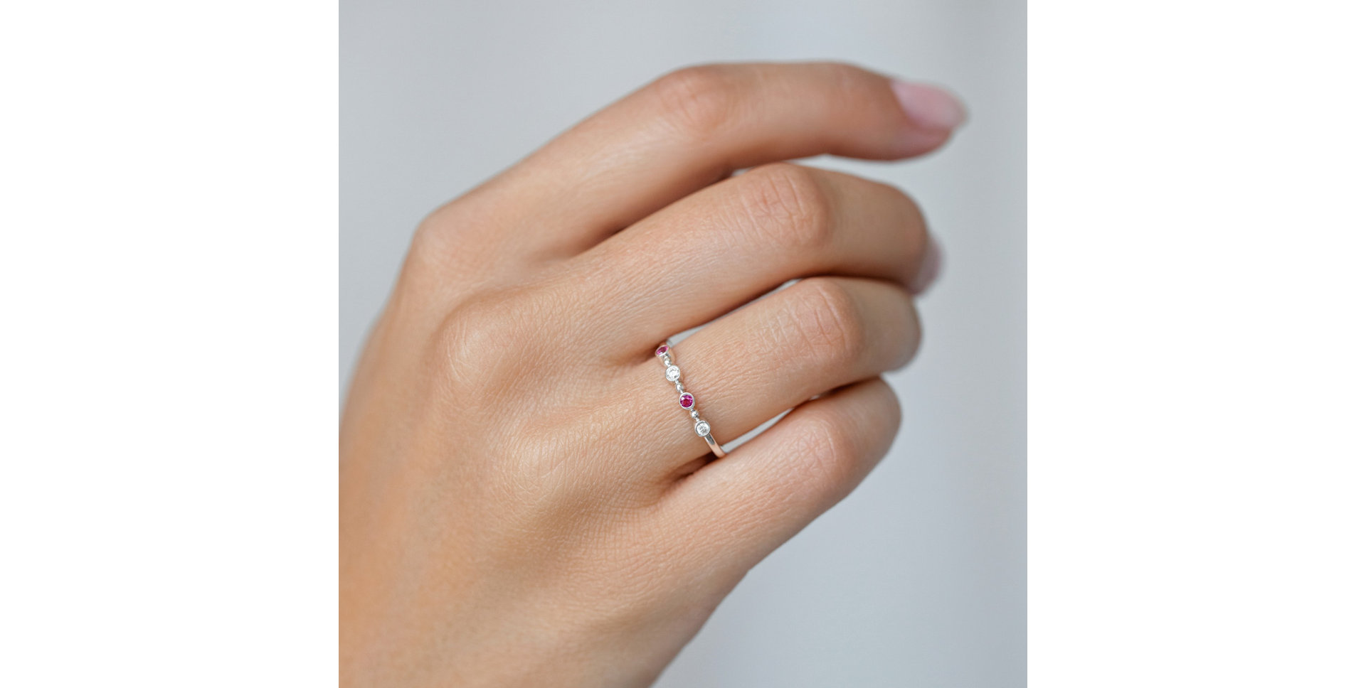 Prsteň s diamantmi a rubínmi Simplicity