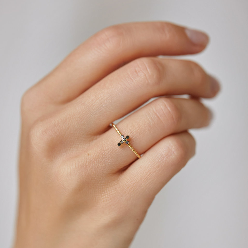 Prsteň s čiernymi diamantmi Cross