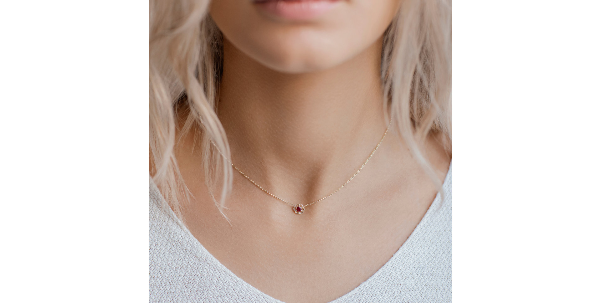 Náhrdelník so zafírom Flower Gem