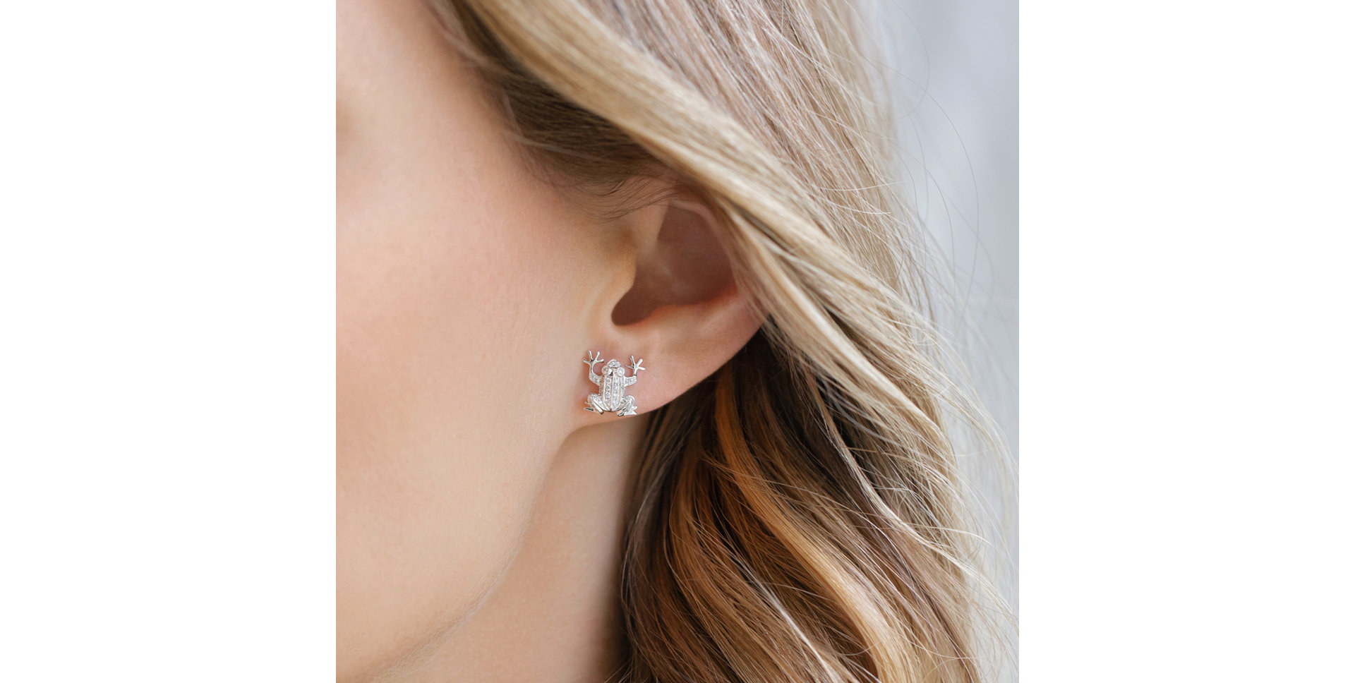 Náušnice s diamantmi a zafírmi Frog Prince